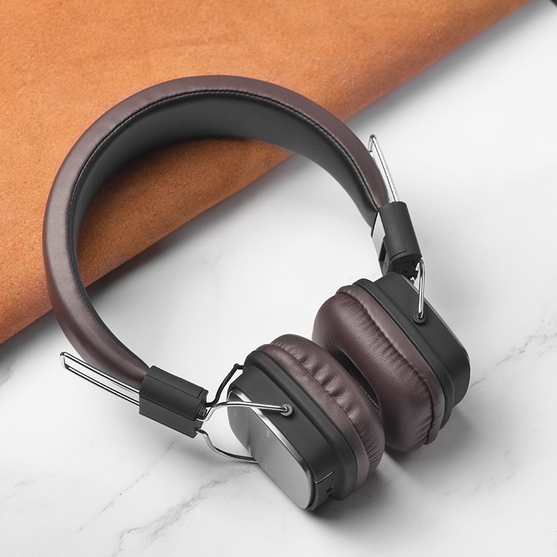 Headphones “W20 Gleeful” wireless and wired with micWhite